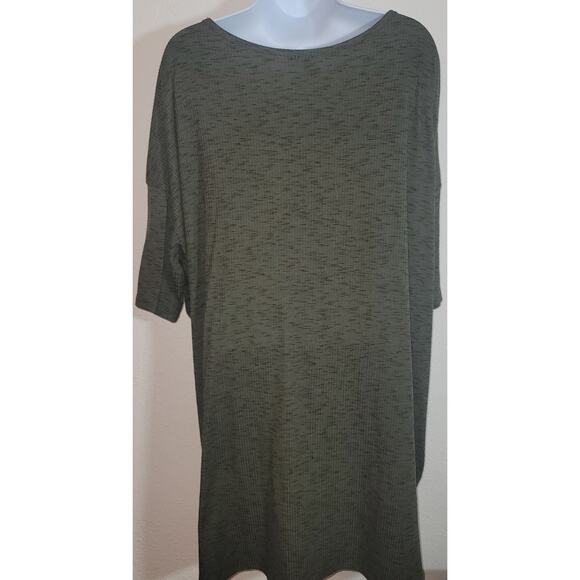 LulaRoe Dark Green Slub Knit Hi Low Hem Women's Shirt 2XL Plus Short Sleeves - Picture 2 of 5